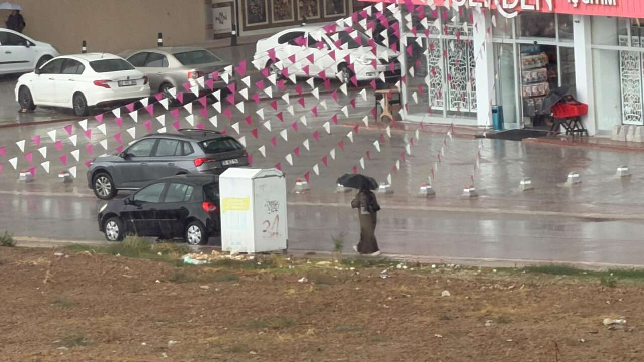 Konya’da sağanak yeniden bastırdı! AKOM 2 gün için daha uyarı yaptı 5